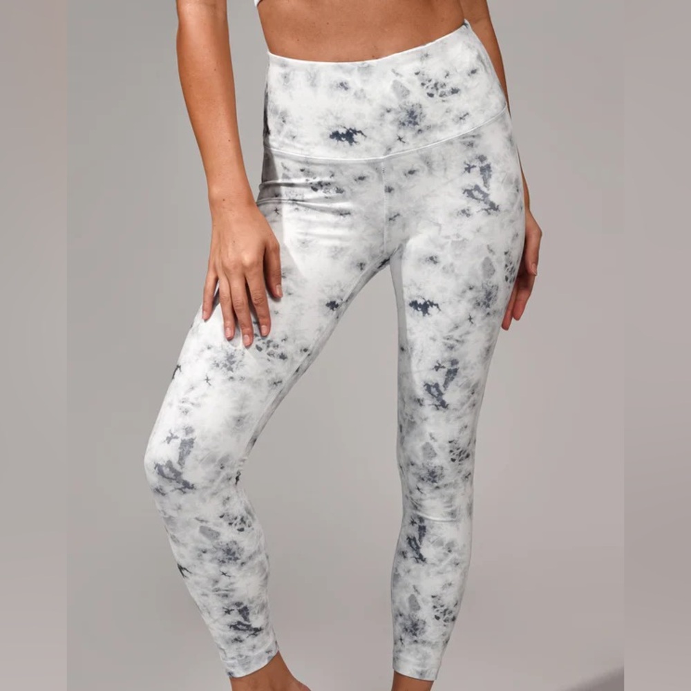 Yogalicious White & Gray Marble Tie-Dye High-Rise Leggings